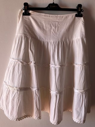 Falda Blanca con Volantes