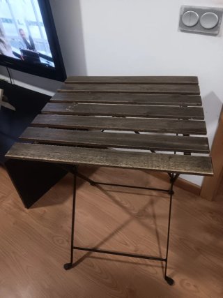 Tavolino da giardino pieghevole in legno e metallo