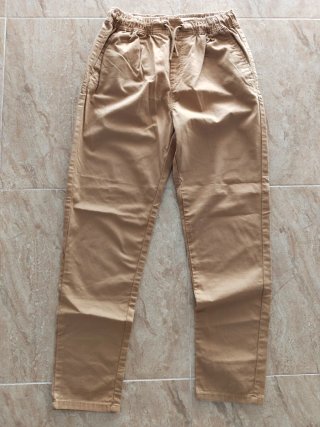 Pantalón beige talla 14 años