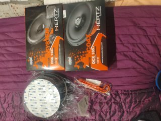 Altavoces coche marca hertz