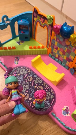 Casita Gaby con muñecas y accesorios