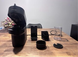 Cafetera Nespresso Vertuo Negra