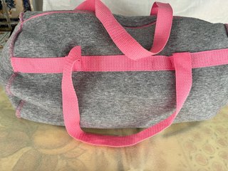 Mochila de gimnasio gris y rosa 40x20x20cm