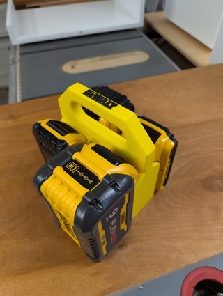 Soporte Porta 4 Baterías DeWALT 18V/20V