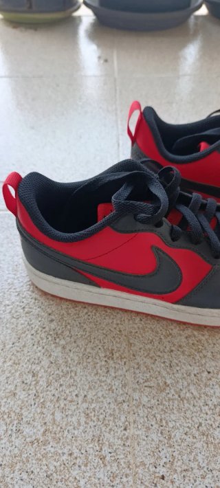 Zapatillas Nike rojas y negras Sneakers Nike Court