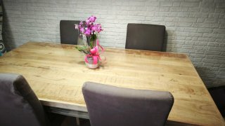Mesa de comedor de madera