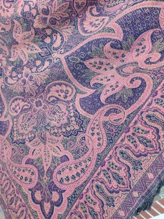 Mantón antiguo alfombrado