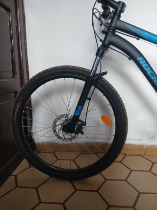 Bicicleta Rock Rider ST120 9V negra y azul