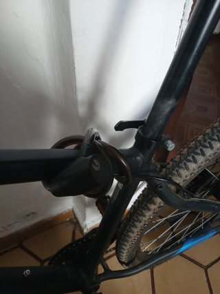 Bicicleta Rock Rider ST120 9V negra y azul