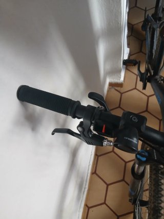 Bicicleta Rock Rider ST120 9V negra y azul