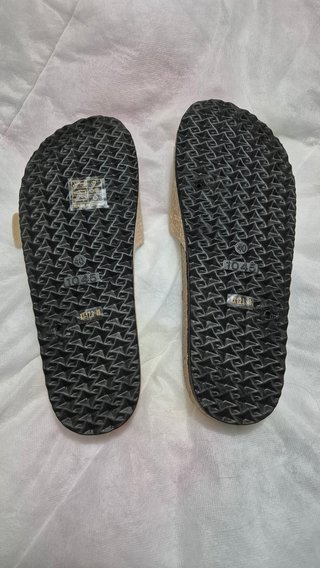 Chinelos Dourados Tamanho 40