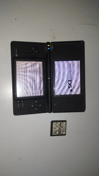 Nintendo DSi Negra + Mario Kart DS sin cargador
