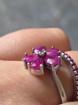 Anillo de rubi natural