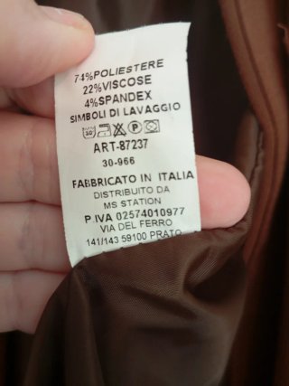 Chaqueta Marrón con Rayas en Mangas