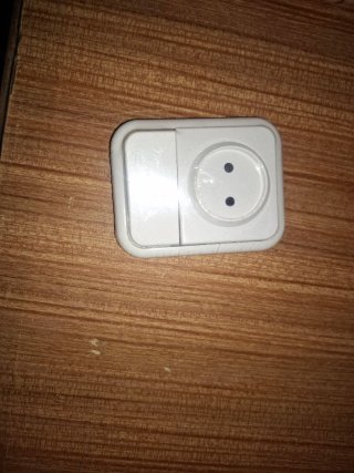 Enchufe e interruptor combinados