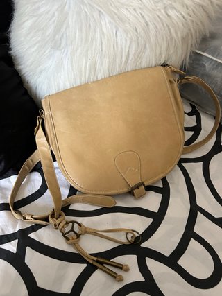 Bolso bandolera beige estilo Saddle Boho