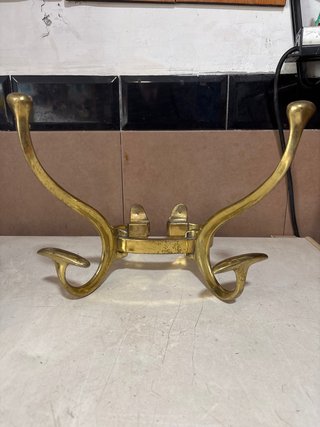 Percheros antiguos de latón