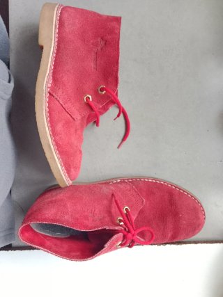 Botines rojos de ante
