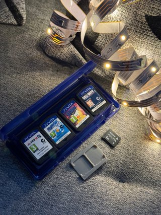 Lote 4 Juegos PS Vita: FIFA 14, Call of Duty, ModN