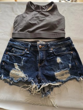 Conjunto Top Deportivo y Shorts Vaqueros