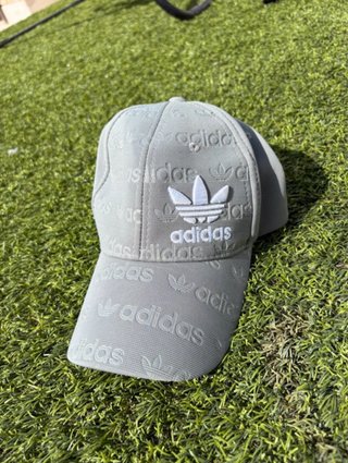 Gorra adidas Gris