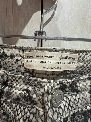 Pantalón Vaquero Stradivarius Animal Print