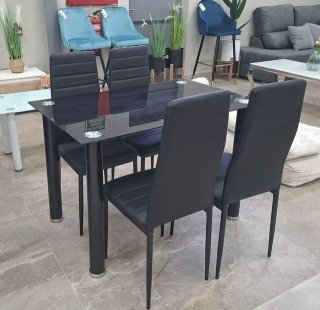 Mesa de Comedor con 4 Sillas Negras