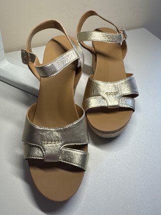 Sandalias UGG Talla 41 Doradas