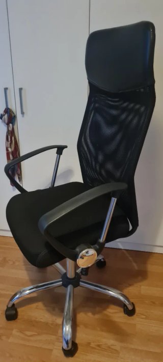 Silla de oficina ergonómica negra