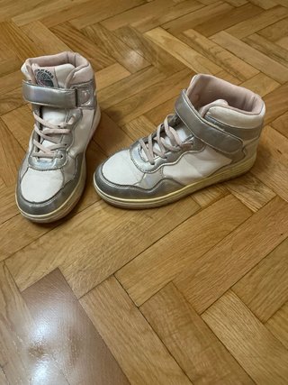 Deportivos tipo botín blancos talla 35 con velcro