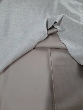 Jersey Mango cuello alto sin mangas beige