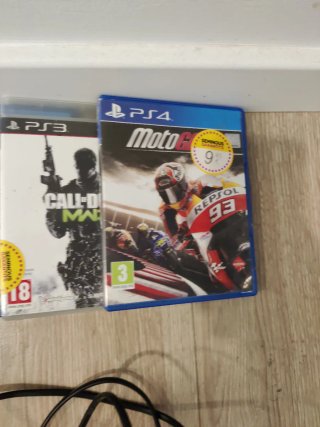 PS4 (PlayStation 4) Negra + 8 Juegos