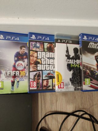 PS4 (PlayStation 4) Negra + 8 Juegos