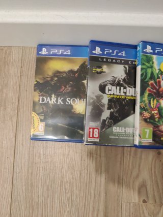 PS4 (PlayStation 4) Negra + 8 Juegos