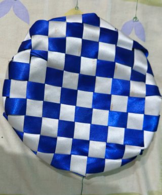 Gorro o aketé tejido azul oscuro y blanco