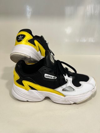 Bambas Adidas Mujer Negras y Amarillas
