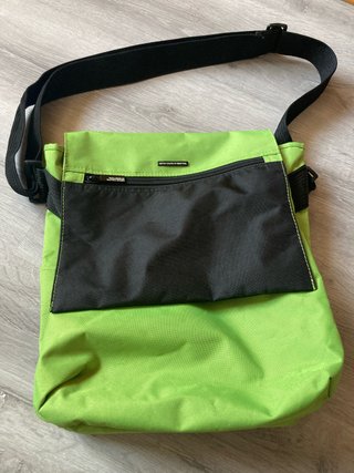 Bolso bandolera United Colors of Benetton verde