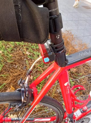 Bicicleta de carretera Trek roja