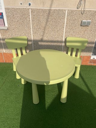 Conjunto de Mesa y 2 Sillas Infantiles