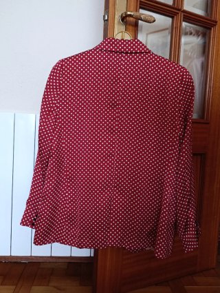 Blazer Zara Burdeos con Lunares