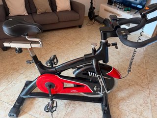 Bicicleta Estática Vital - Negro y Rojo