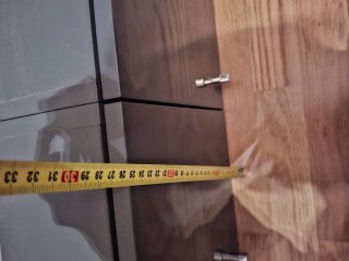 Armarios colgantes de baño de madera lacados gris.