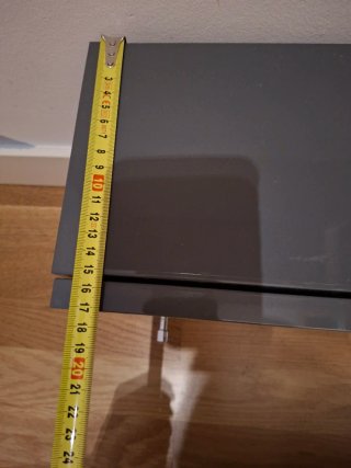 Armarios colgantes de baño de madera lacados gris.