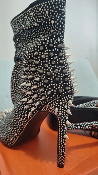 Botines Exclusivos Tachuelas y Brillantes Talla 39