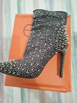 Botines Exclusivos Tachuelas y Brillantes Talla 39