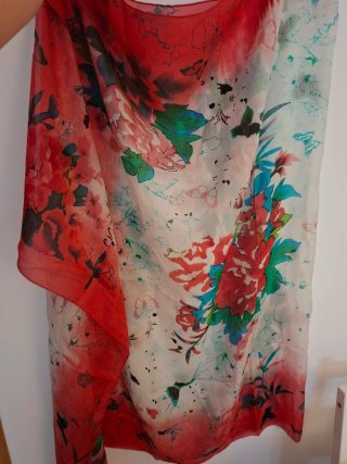Pañuelo sedoso estampado floral