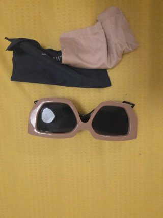Gafas de sol vintage beige y negras