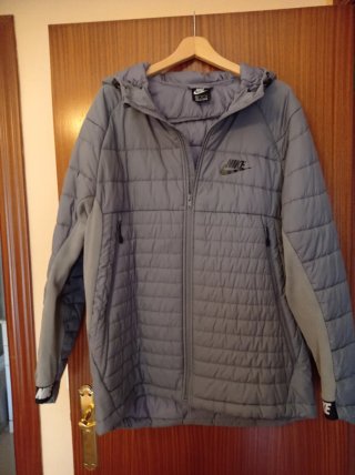 Chaqueta Nike Gris