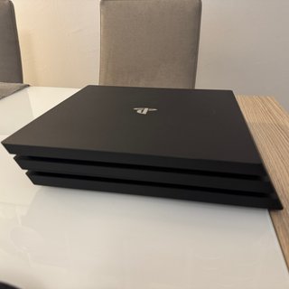 Play Station 4 Pro FW 9.0 (PS4 PRO) + 2 mandos