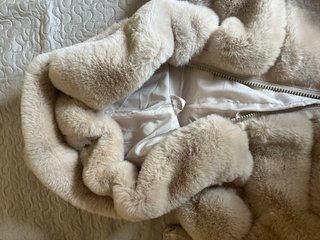 Abrigo de pelo beige talla única